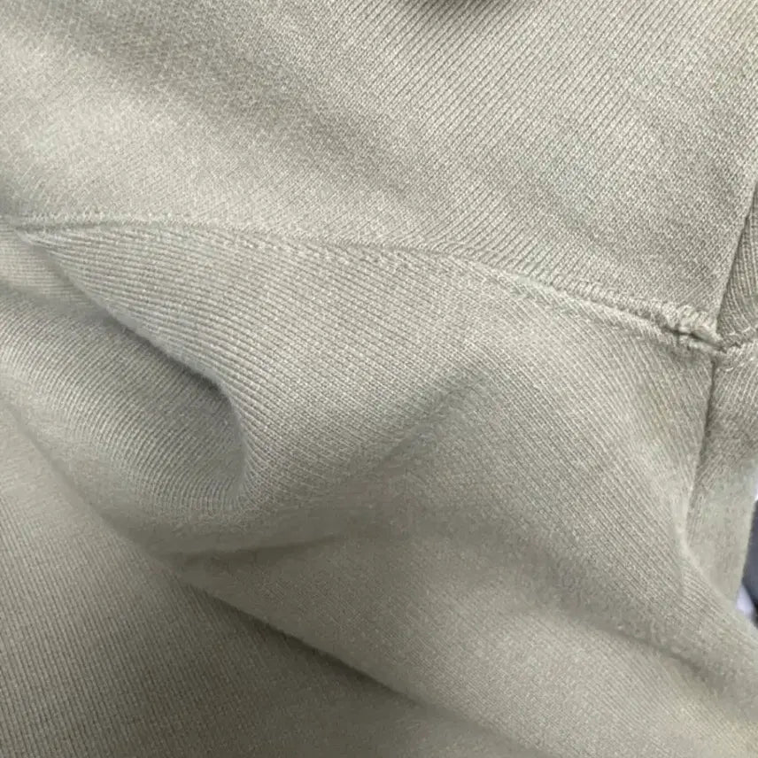 [BUNJANG] Ami Small Heart Logo Sweatshirt Olive Green / 정품 아미 스몰 하트 로고 맨투맨 올리브 그린