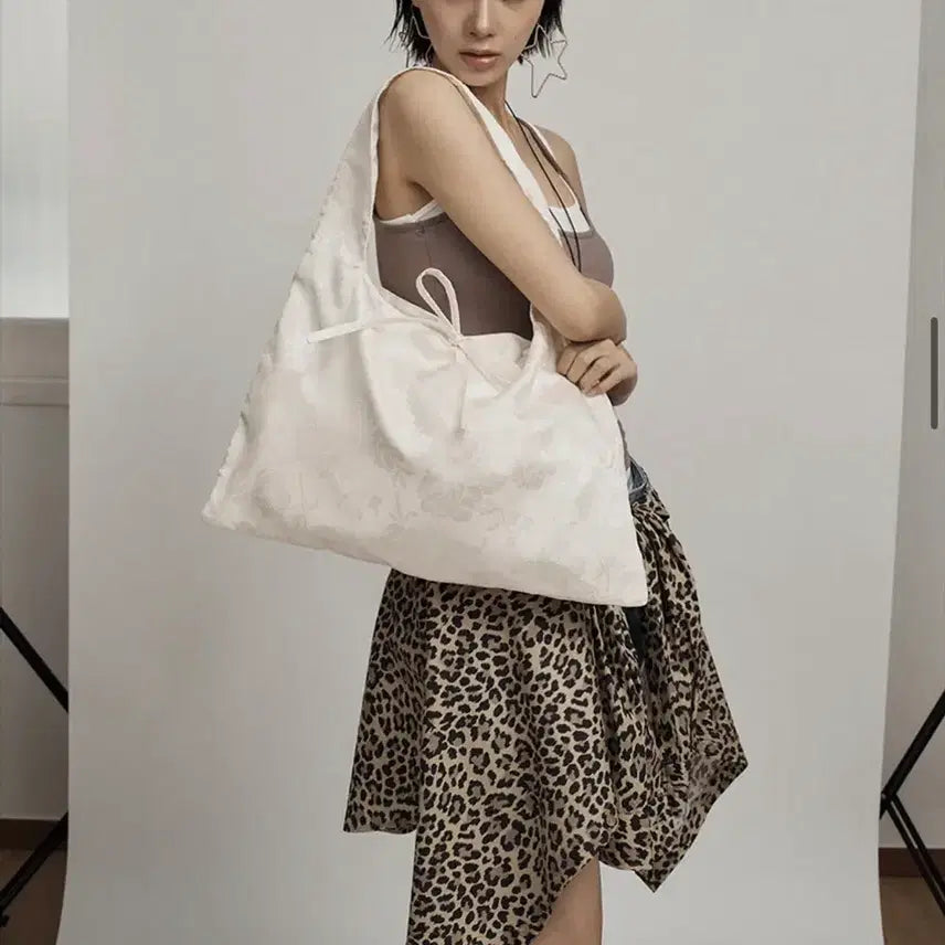[SOLD OUT] 일리오 Ivory rose Jacquard shoulderbag