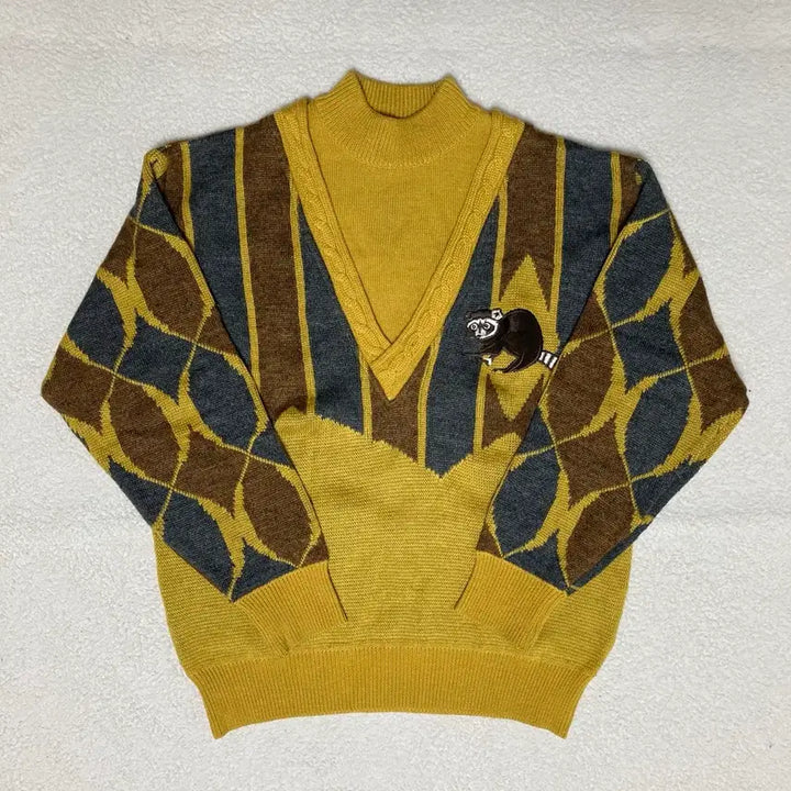 [BUNJANG] Raccoon Patch Layered Knit / 라쿤 패치 레이어드 니트