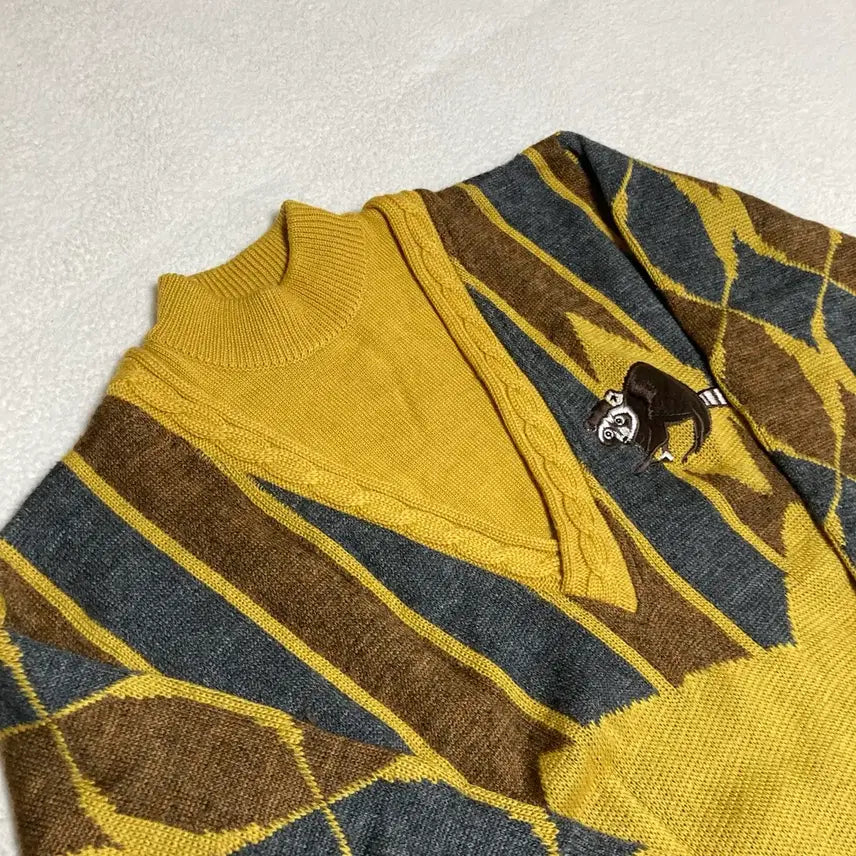 [BUNJANG] Raccoon Patch Layered Knit / 라쿤 패치 레이어드 니트