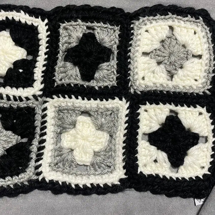 [BUNJANG] Gray Grit Handmade Crochet Patch Sweatshirt Gray / 그레이그릿 핸드메이드 크로셰 패치 스웻셔츠 그레이