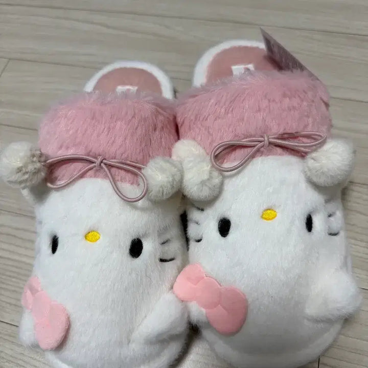 [BUNJANG] Hello Kitty Face Slippers / 헬로키티 털 슬리퍼 실내화