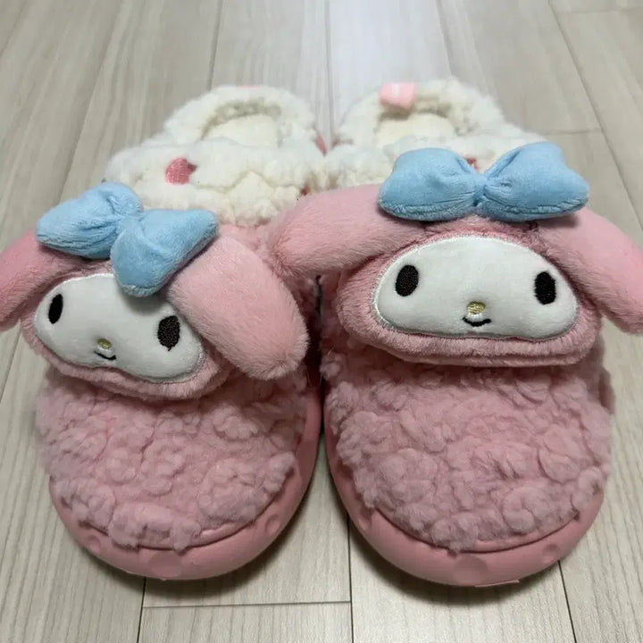 [BUNJANG] Sanrio My Melody Fluffy Indoor Slippers / 산리오 마이멜로디 털 실내화 슬리퍼