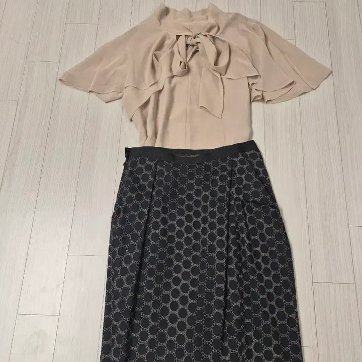 [BUNJANG] TIME Postmodern Circle Lace Midi Skirt / TIME  타임 포스트모던 서클 레이스 배색 미디 스커트