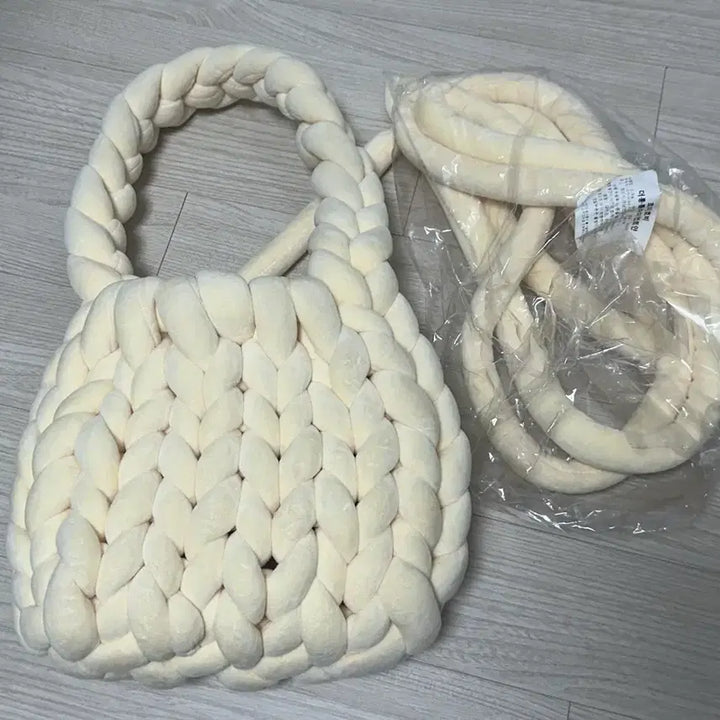 [BUNJANG] Handmade Giant Yarn Ivory Bag / 자이언트얀 아이보리 가방 (핸드메이드)