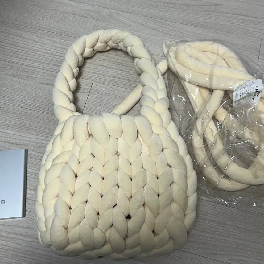 [BUNJANG] Handmade Giant Yarn Ivory Bag / 자이언트얀 아이보리 가방 (핸드메이드)