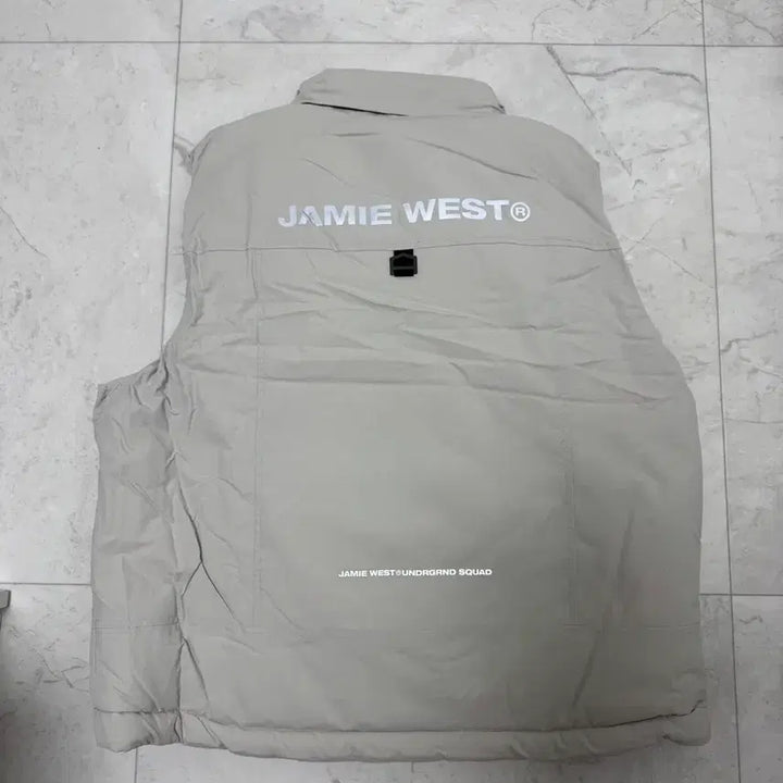 [BUNJANG] Jamie West Remar Loft Hidden Hood Heavy Vest / 제이미웨스트 리마로프트 히든후드 헤비 베스트 조끼