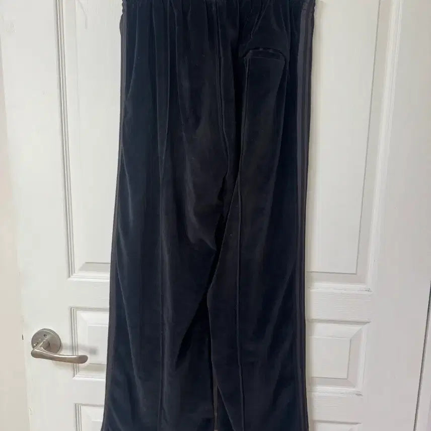 [BUNJANG] Polytelu Velour Track Pants / [2] 폴리테루 벨루어 트랙팬츠 4라인 블랙브라운