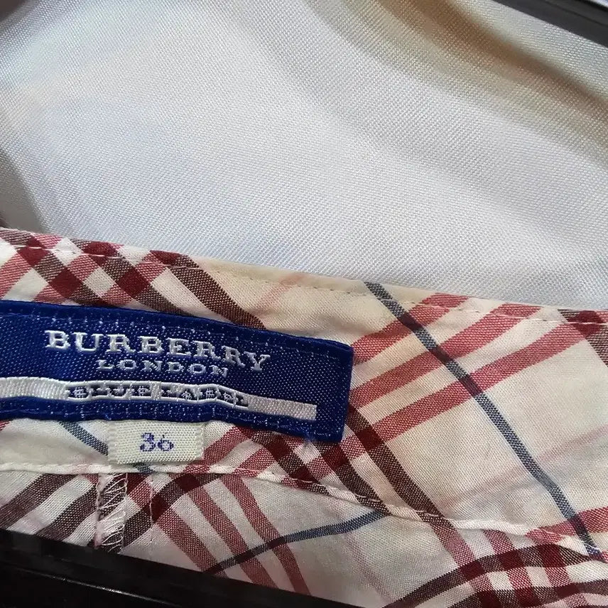 [BUNJANG] Burberry Check Pattern Sleeveless Blouse / 버버리 체크 나시 블라우스