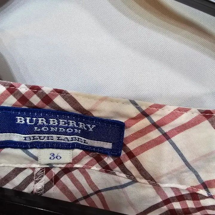 [BUNJANG] Burberry Check Pattern Sleeveless Blouse / 버버리 체크 나시 블라우스