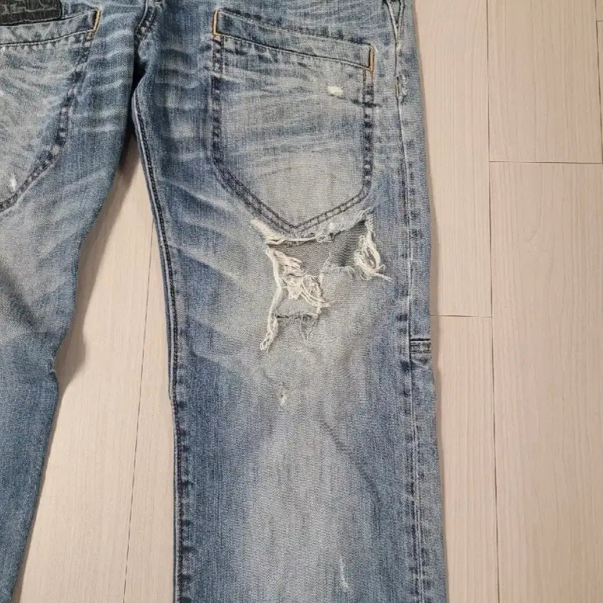 [BUNJANG] Armani Exchange AX Distressed Denim Jeans / 아르마니 익스체인지AX소재 빈티지 워시드 데님 팬츠 찢청패치 포인트