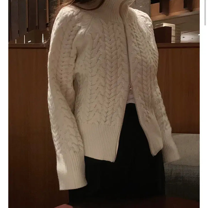 [SOLD OUT] 메이비베이비 디어리스트 꽈배기 울 니트 집업 가디건