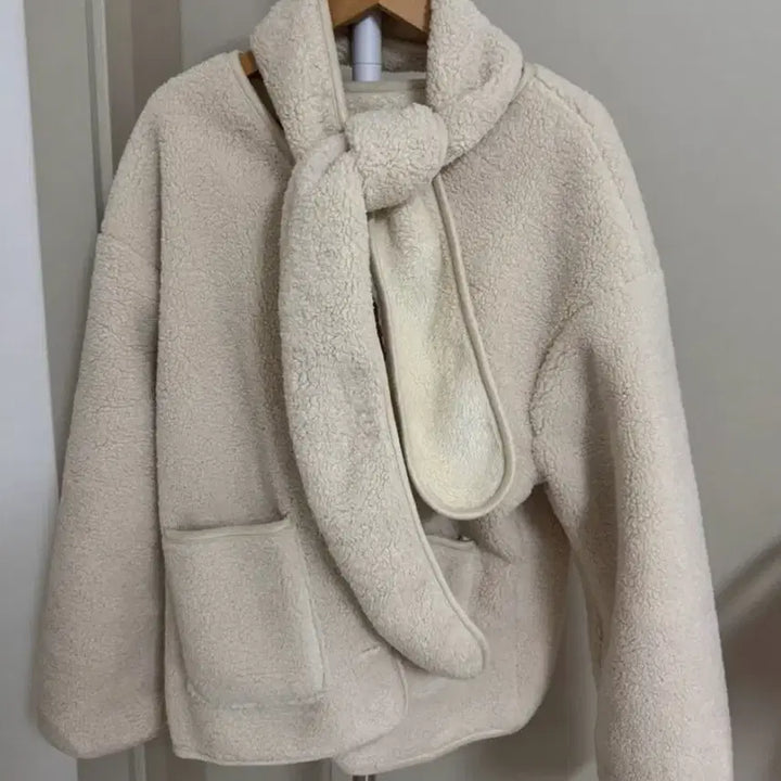 [BUNJANG] Puggle Outerwear with Muffler Set / [새상품] 뽀글이 아우터 (머플러set)