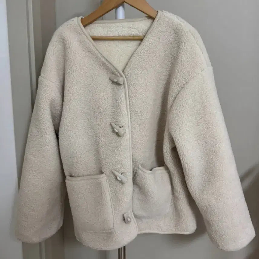 [BUNJANG] Puggle Outerwear with Muffler Set / [새상품] 뽀글이 아우터 (머플러set)