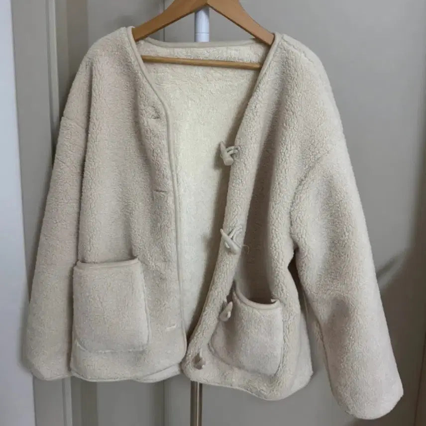 [BUNJANG] Puggle Outerwear with Muffler Set / [새상품] 뽀글이 아우터 (머플러set)