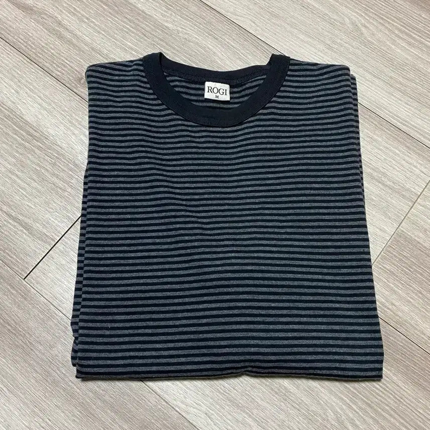 [BUNJANG] Rogi Charcoal Stripe Long Sleeve M / 로기 스트라이프 롱 슬리브 차콜 M