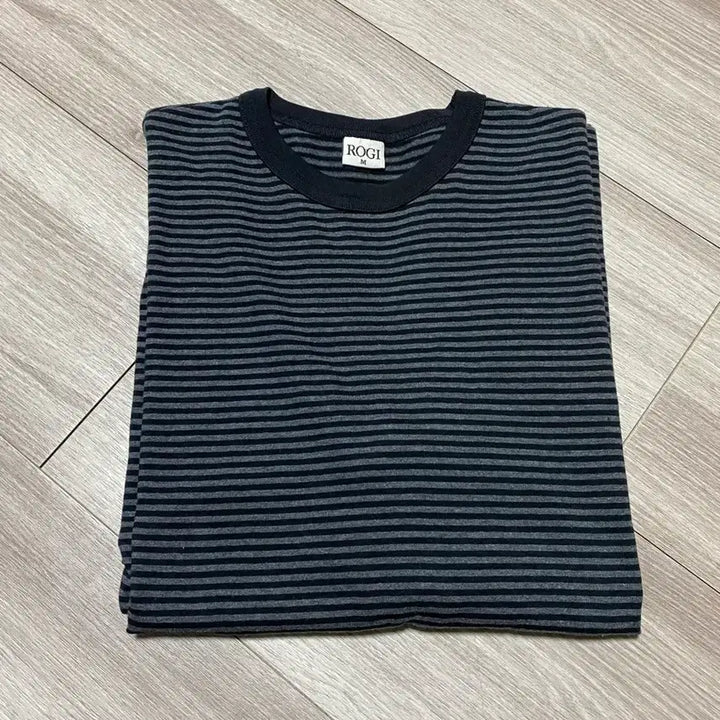 [BUNJANG] Rogi Charcoal Stripe Long Sleeve M / 로기 스트라이프 롱 슬리브 차콜 M