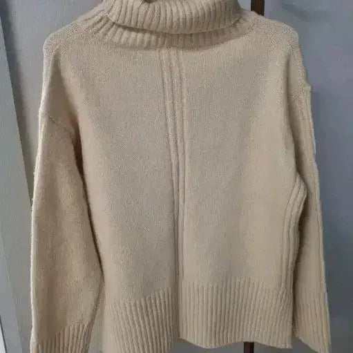[BUNJANG] Ivory Turtleneck Knit Sweater / 아이보리색 터틀넥 니트 Free/실착 X