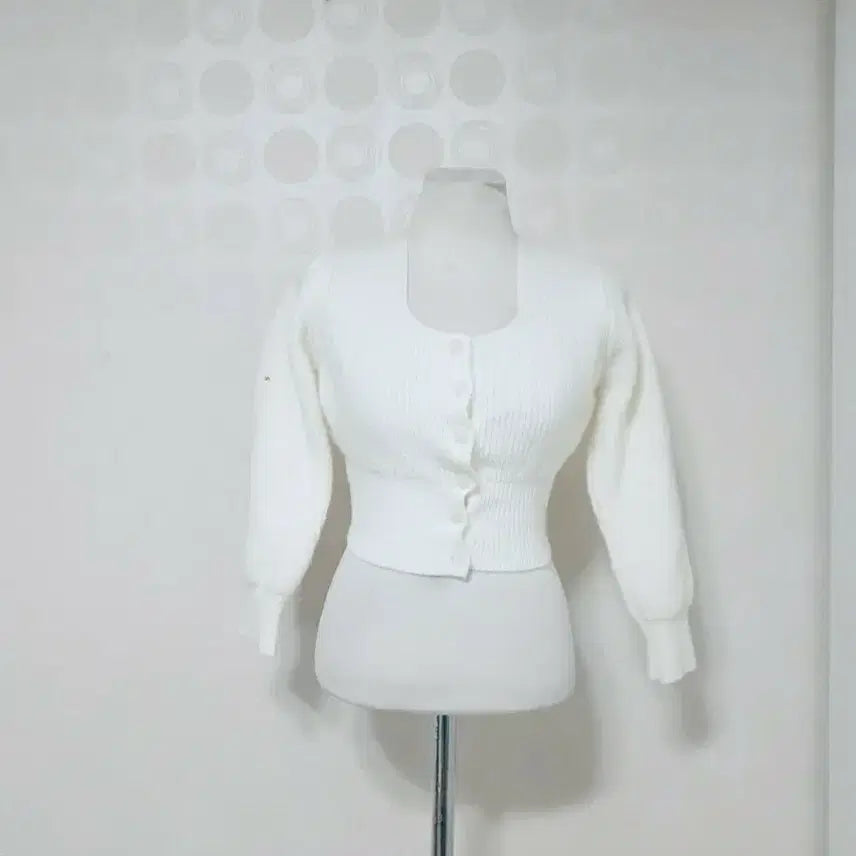 [BUNJANG] White Cropped Cardigan / 새것/흰가디건55/가디건55/흰니트55/크롭니트55/흰크롭가디건55