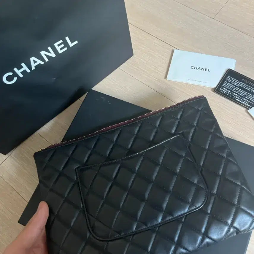 [BUNJANG] Chanel New Classic Lambskin Clutch Medium / [새상품급/풀박스] 샤넬 뉴 클래식 램스킨 금장 클러치 미듐 27번대