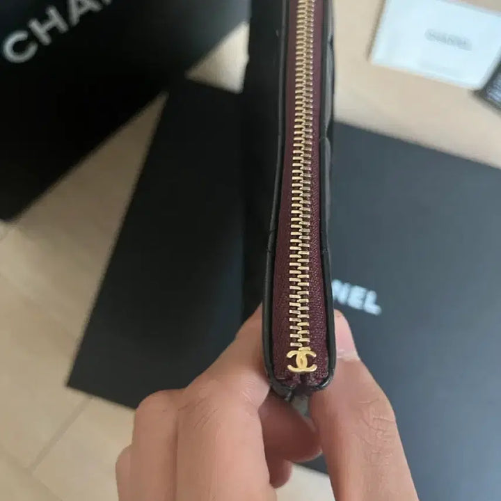 [BUNJANG] Chanel New Classic Lambskin Clutch Medium / [새상품급/풀박스] 샤넬 뉴 클래식 램스킨 금장 클러치 미듐 27번대