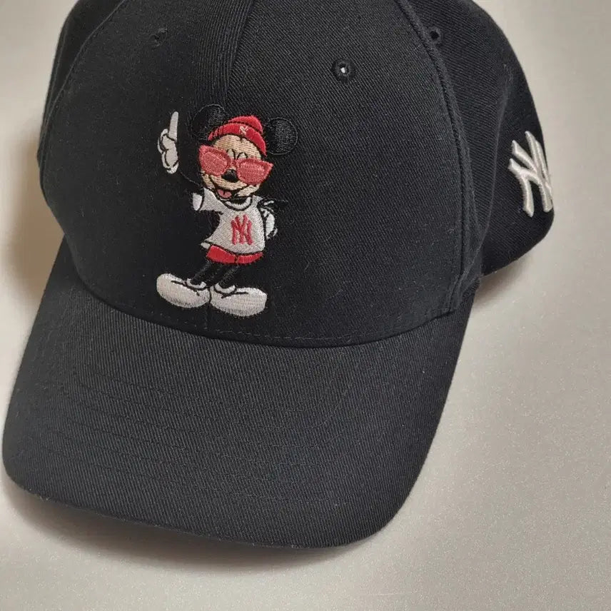 [BUNJANG] MLB New York Yankees Mickey Mouse Ball Cap Black / MLB 뉴욕 양키즈 미키마우스 볼캡 블랙