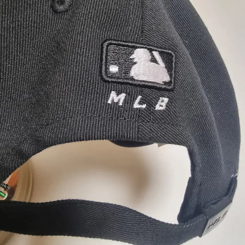 [BUNJANG] MLB New York Yankees Mickey Mouse Ball Cap Black / MLB 뉴욕 양키즈 미키마우스 볼캡 블랙