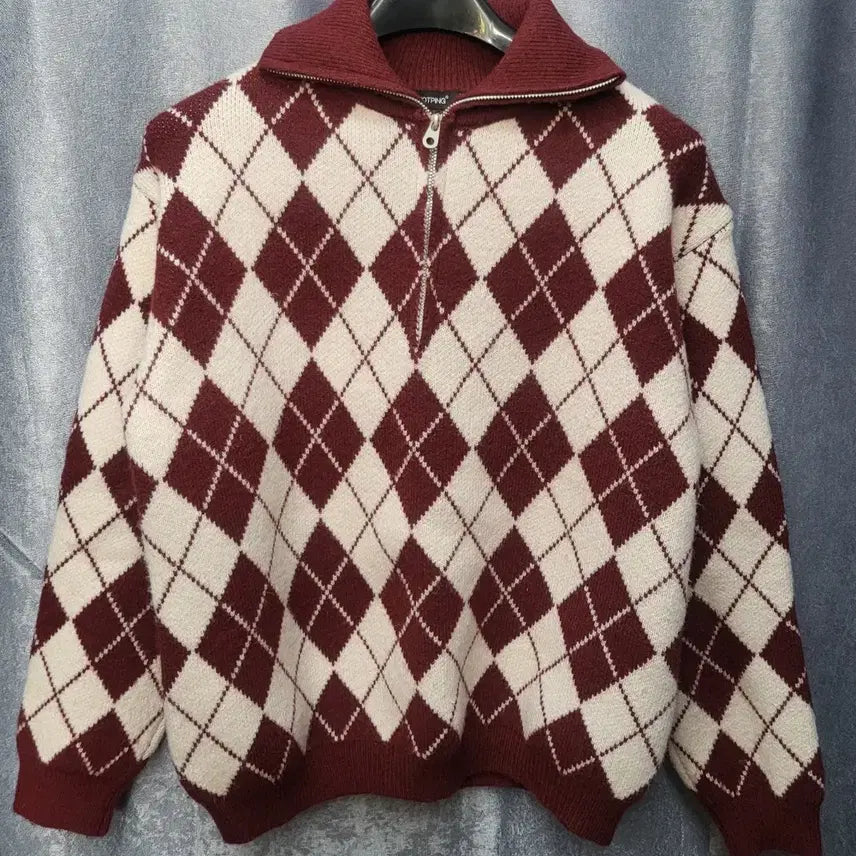 [SOLD OUT] 아가일 체크 하프집업 니트
