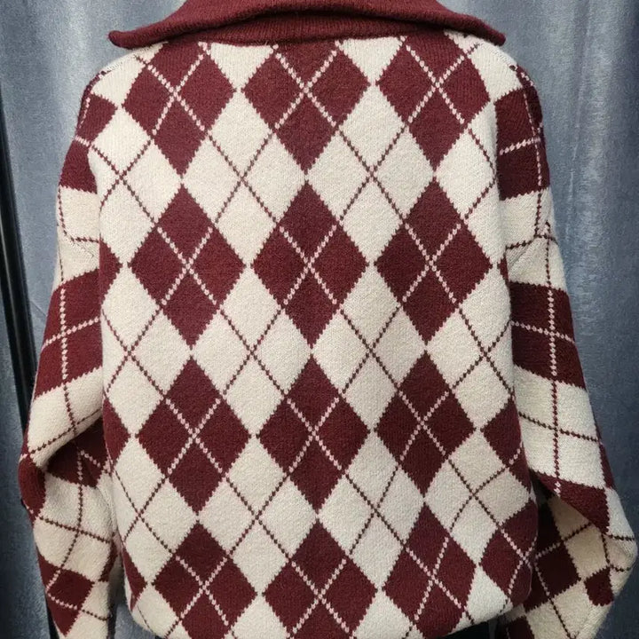 [SOLD OUT] 아가일 체크 하프집업 니트
