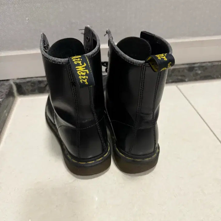 [BUNJANG] Dr. Martens 1460 8-Hole Boots Black UK4 / 닥터마틴 1460 8홀 부츠 블랙 UK4