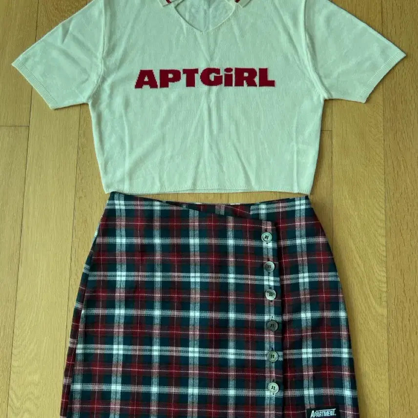 [BUNJANG] Vintage Apartment Red Check Mini Skirt Two-Piece Set / 빈티지 아파트먼트 반필니트 레드체크미니스커트 투피스 세트