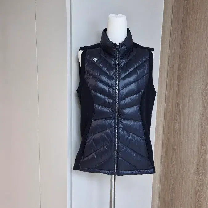 [BUNJANG] Descente (Women's 95) Goose Down Padded Vest Black / 데상트(여95) 구스다운 패딩 조끼 블랙