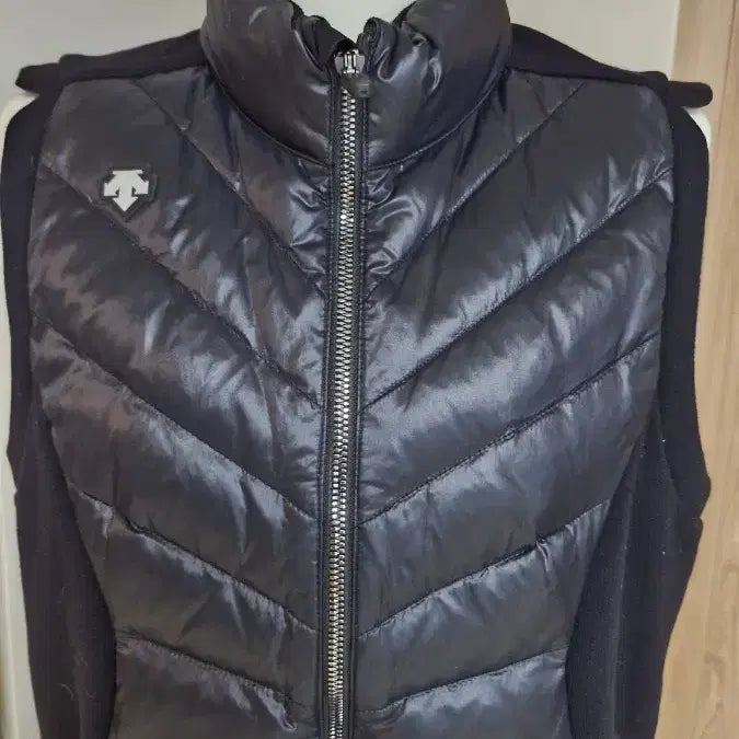 [BUNJANG] Descente (Women's 95) Goose Down Padded Vest Black / 데상트(여95) 구스다운 패딩 조끼 블랙