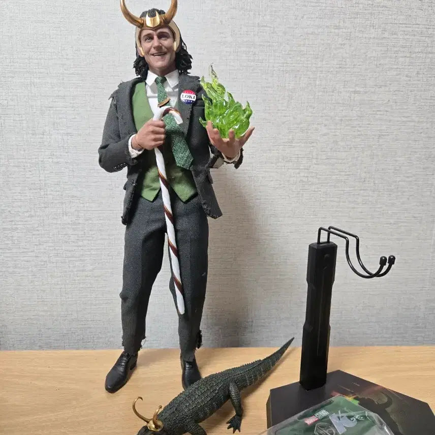 [BUNJANG] Hot Toys President Loki 1/6 Figure / 핫토이 프레지던트 로키 1/6 피규어