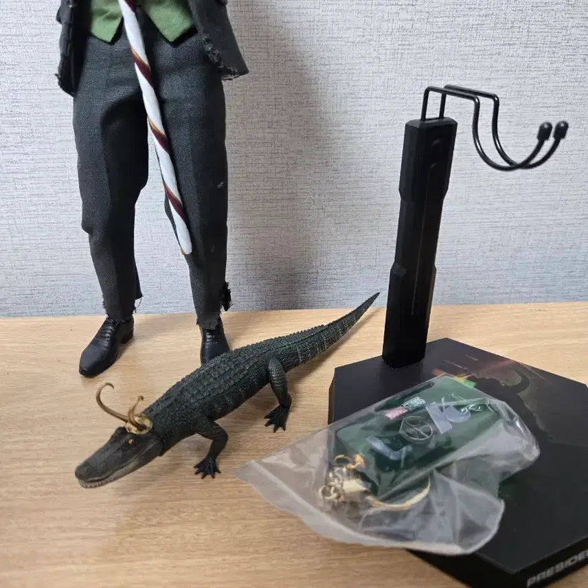 [BUNJANG] Hot Toys President Loki 1/6 Figure / 핫토이 프레지던트 로키 1/6 피규어