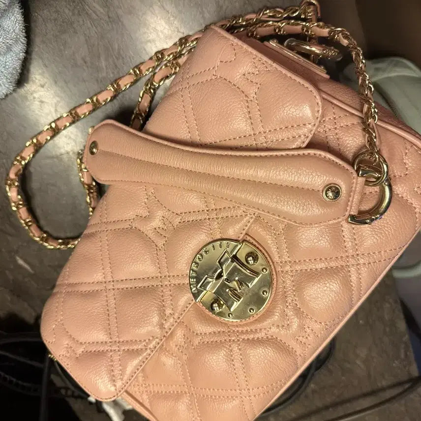 [BUNJANG] Metrocity Pink Quilted Crossbody Bag / 정품메트로시티가방