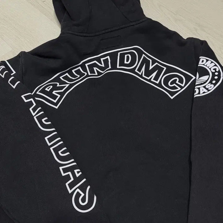 [BUNJANG] Adidas RUN DMC Hoodie Black 110 / 아디다스 X RUN DMC 후드 집업 블랙 110