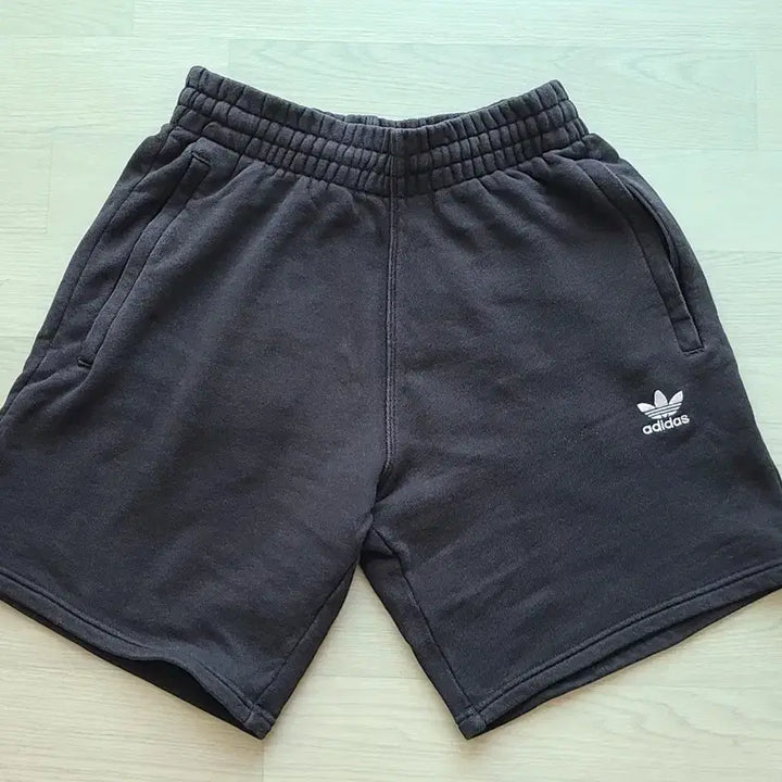 [BUNJANG] Adidas Essential Shorts Black / [S] 아디다스 에센셜 숏 팬츠 블랙 판매