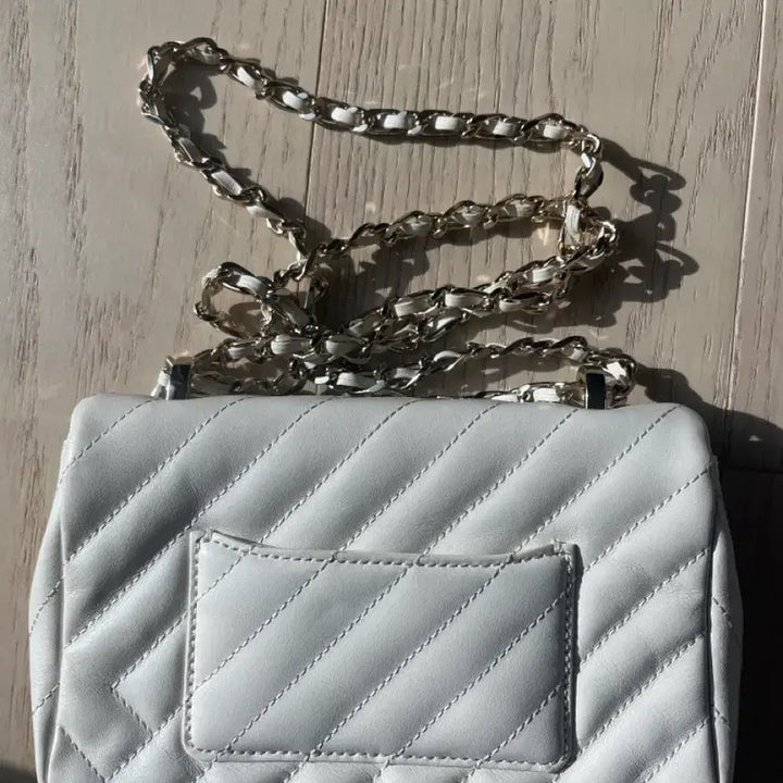 [BUNJANG] Louis Quatorze Quilted Chain Shoulder Bag / 루이까또즈 화이트 퀼팅 체인백 숄더백