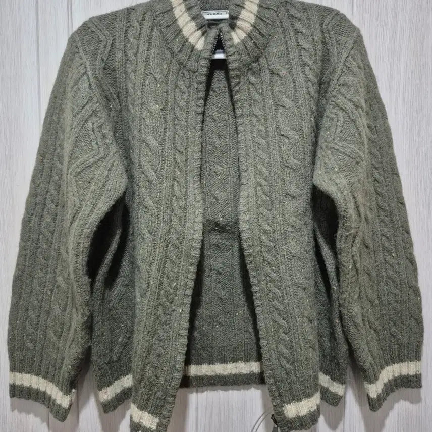 [BUNJANG] Unknown Cable Knit Cardigan (Khaki Green, Size ~55) / 일본 모 100% 케이블 니트 집업 가디건 카키그린 ~55반 새상품