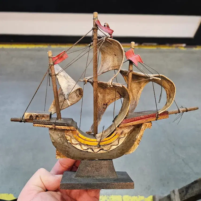 [BUNJANG] Vintage Spanish Sailing Ship Model with Leather Sails / 빈티지 범선 모형 장식 배 함선 스페인 가죽 돛