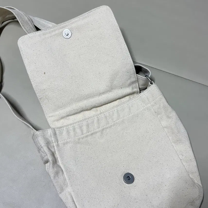[BUNJANG] Mark Gonzales Mini Crossbody Bag / 마크곤잘래스 미니 크로스백