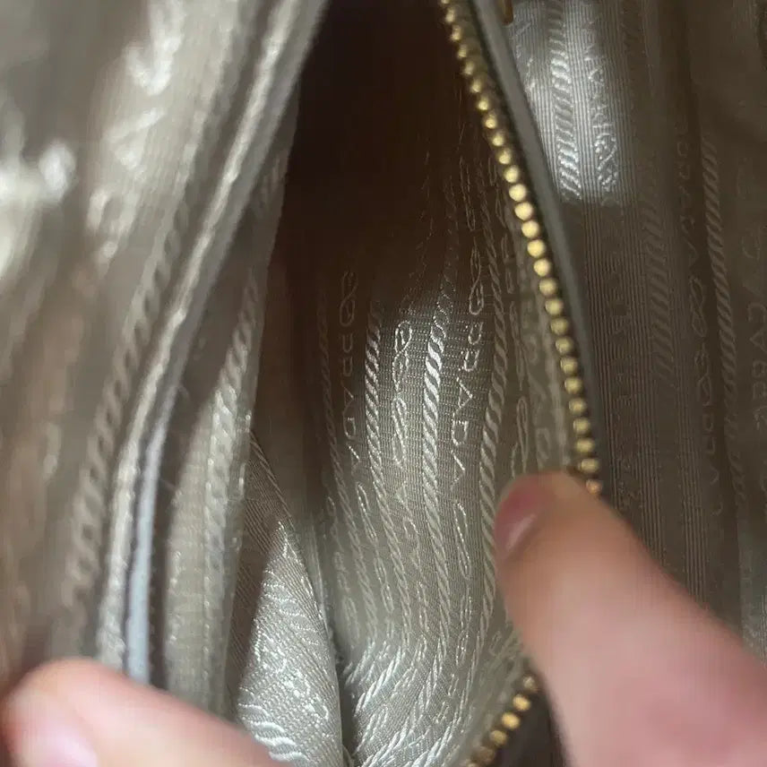 [BUNJANG] Prada Ivory Quilted Chain Bag / 프라다 플랩 체인백 아이보리 숄더백 퀼팅 가방