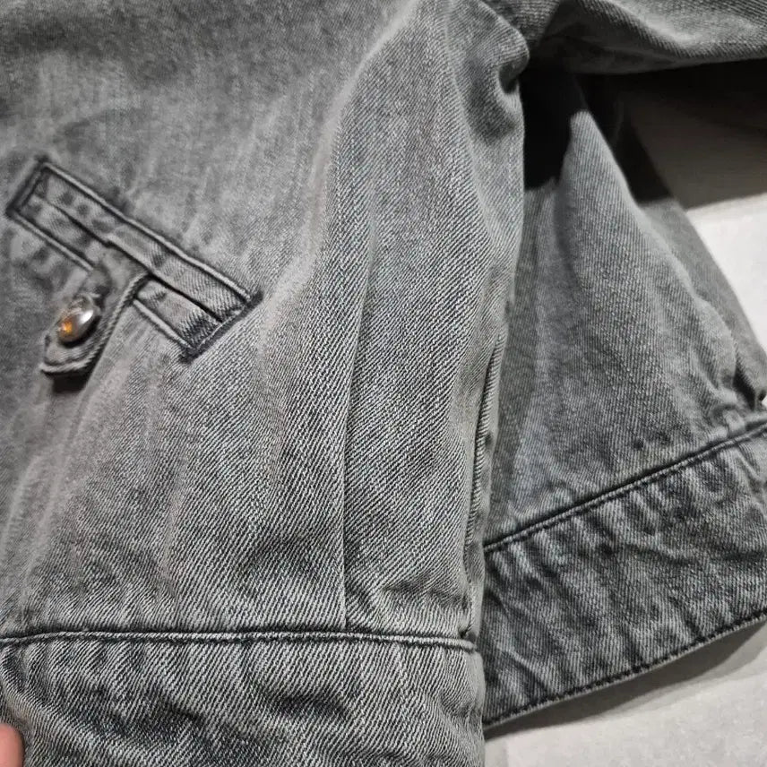 [BUNJANG] Karl Lagerfeld Gray Denim Jacket / 24년 칼 라거펠트 그레이 데님 자켓 / 세미오버핏