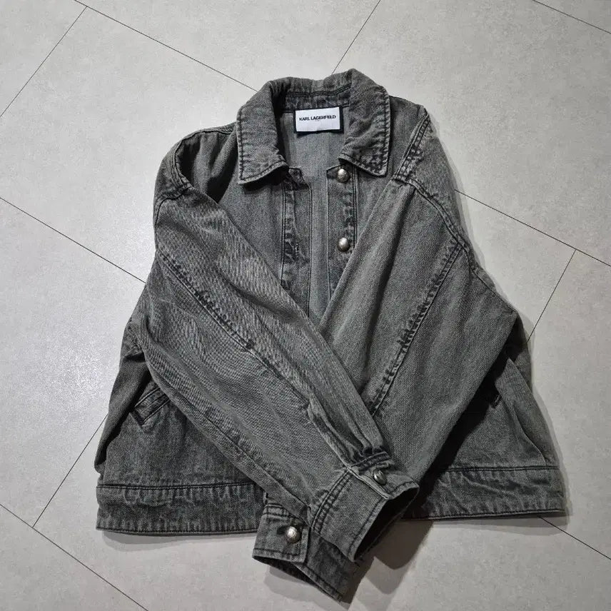 [BUNJANG] Karl Lagerfeld Gray Denim Jacket / 24년 칼 라거펠트 그레이 데님 자켓 / 세미오버핏
