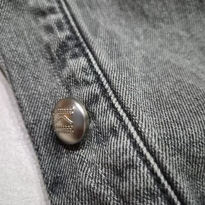 [BUNJANG] Karl Lagerfeld Gray Denim Jacket / 24년 칼 라거펠트 그레이 데님 자켓 / 세미오버핏