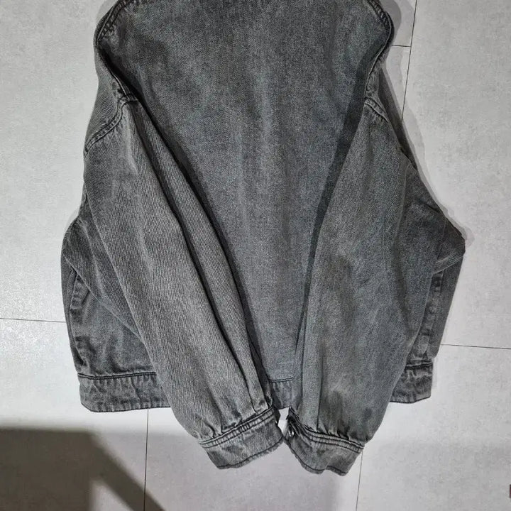 [BUNJANG] Karl Lagerfeld Gray Denim Jacket / 24년 칼 라거펠트 그레이 데님 자켓 / 세미오버핏