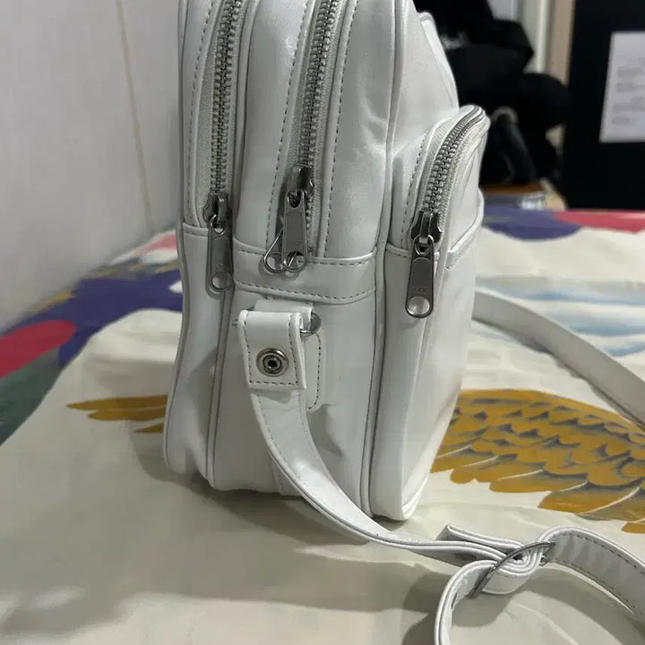 [BUNJANG] Comme des Garcons White Crossbody Bag / 꼼데가르송 화이트크로스백