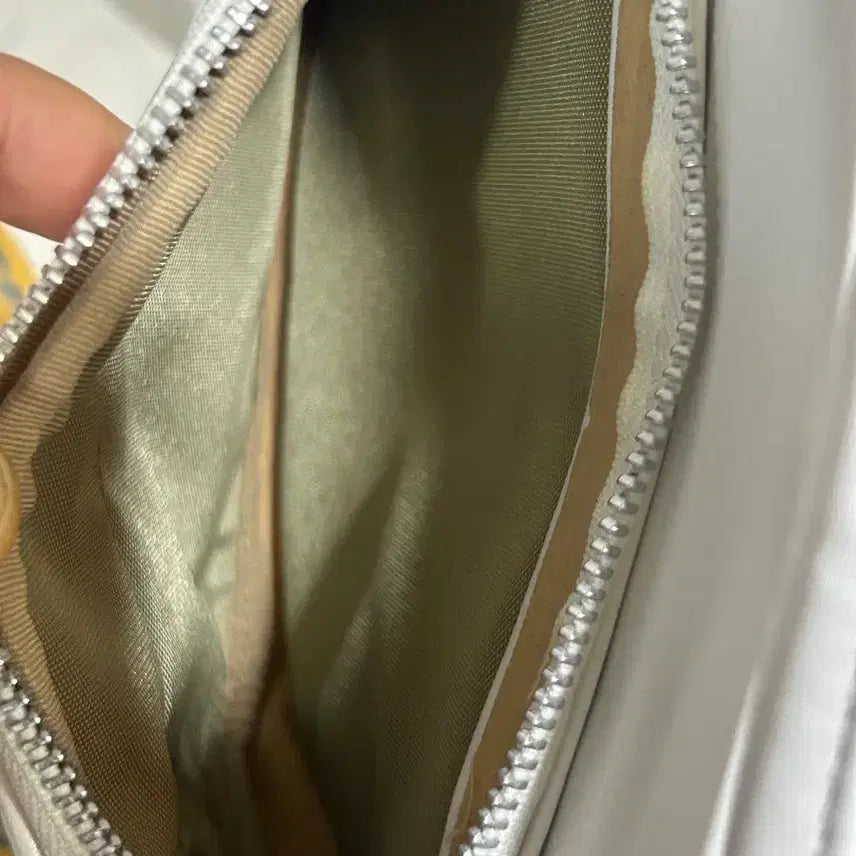 [BUNJANG] Comme des Garcons White Crossbody Bag / 꼼데가르송 화이트크로스백