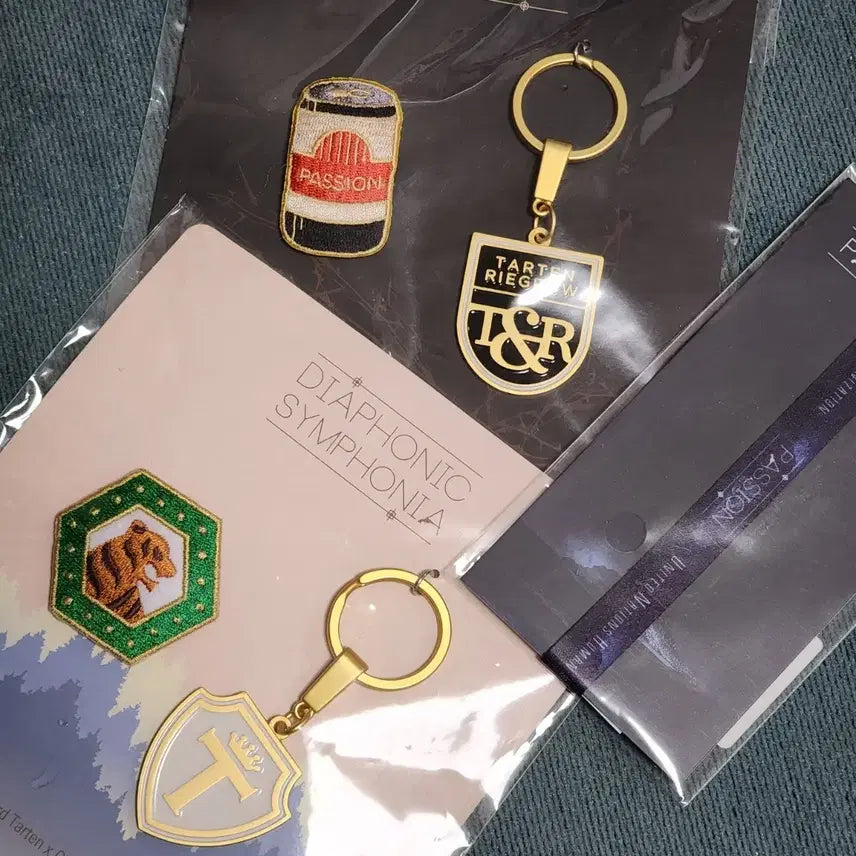 [BUNJANG] Yujin PASSION+DASHIM Keyring & Patch Set / 유우지 패션 PASSION+다심 키링 와펜 세트, 허브 루프